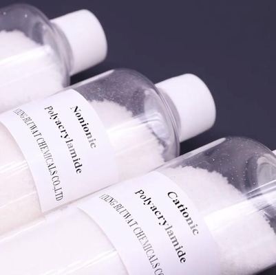 การบำบัดน้ำ Polyelectrolyte Flocculant Plant เคมีภัณฑ์ น้ำเสียที่ละลายน้ำได้
